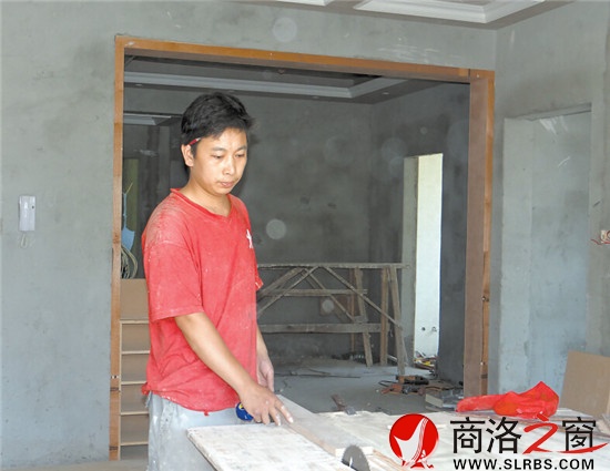 杨波说，自己之所以能在这行业站稳脚跟，且有不菲收入，离不开这门过硬的手艺。
