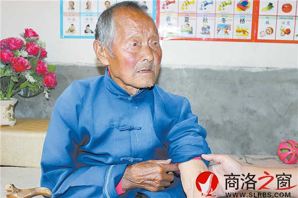 时间流逝，却依然无法抚平余家茂老人在战争中遗留的创伤。