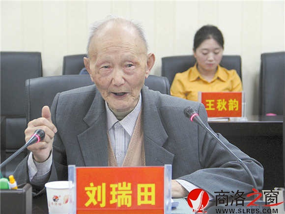 老兵刘瑞田今年已经九十五岁高龄，但目光明亮，身体健康，向同学们讲述起自己的抗战经历时口齿清晰、思维活跃。