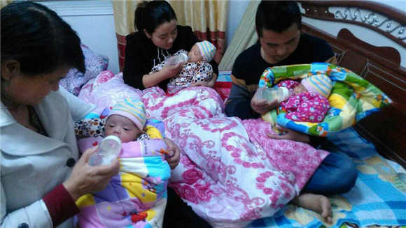 90后妈妈喜生三胞胎