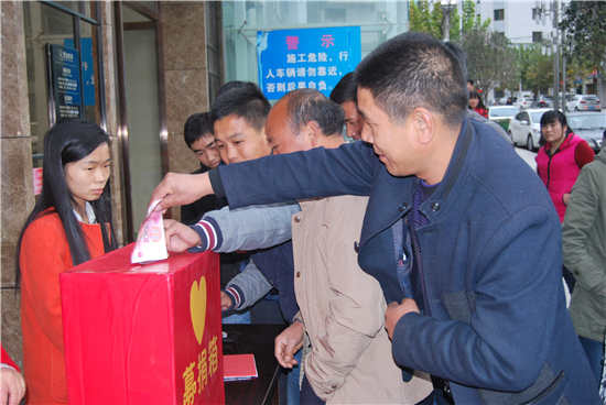 冬日里的爱心暖流