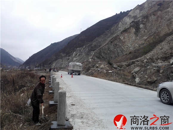 2015年11月周磨村曾经被泥石流覆盖的路段被新路取代