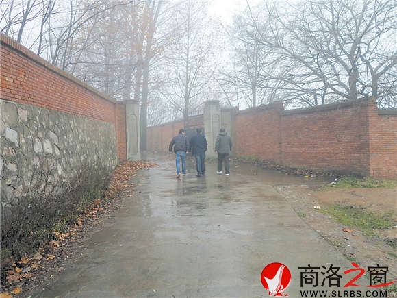 戴云山顶,这座孤零零的院落里,电视转播人默默的坚守着。