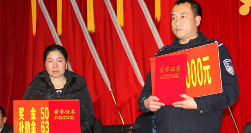 商州区授予党敬卫王煜栋“见义勇为先进个人”荣誉称号