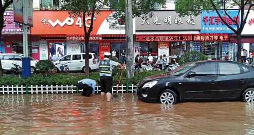 商南突遭暴雨冰雹袭击