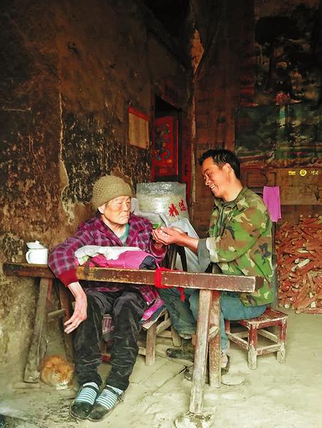 尽孝脱贫两不误