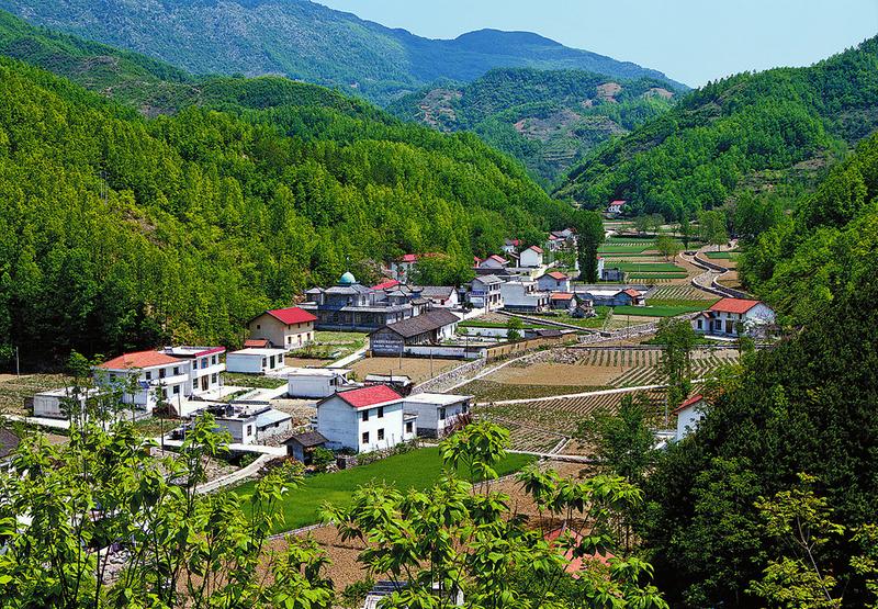 2018 年 6 月,镇安北阳山风光.2014 年 5 月,镇安铁厂镇和谐小区.