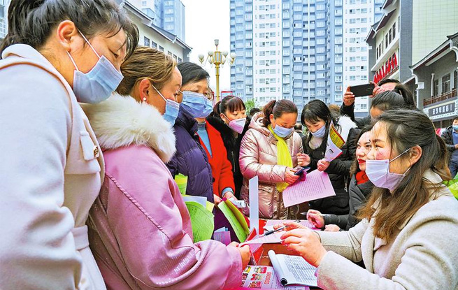 “春风行动”惠民生 服务企业招工忙