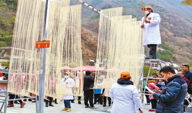 云盖寺镇 手工挂面助农增收