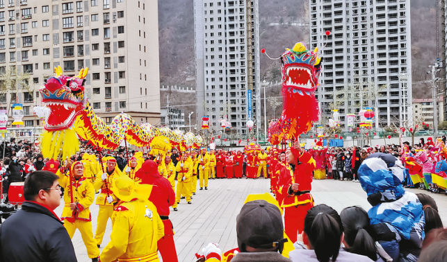 柞水“大型舞龙舞狮庆新春”活动举行