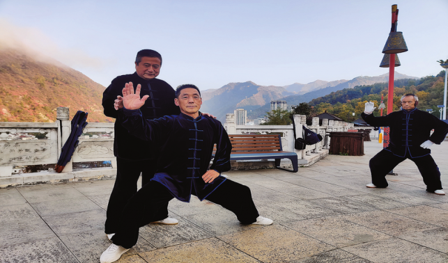 东坡广场太极人