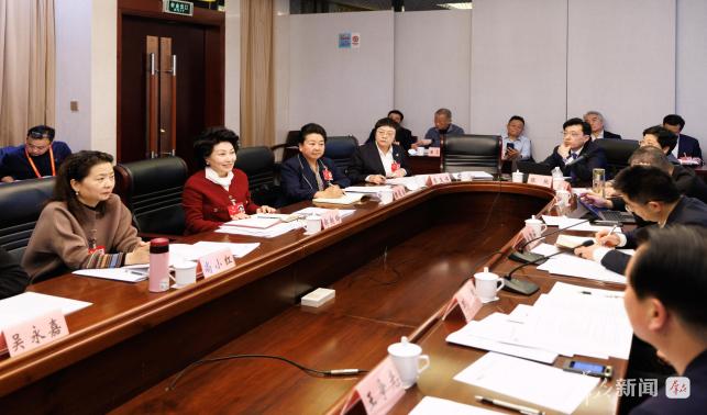 陕西省政协委员分组审议常委会工作报告