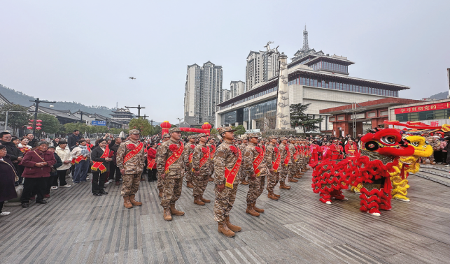 热血青春献国防 戎装启程赴兵营