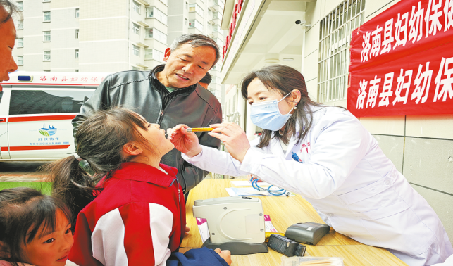 “五健”行动进社区    早防早治护成长