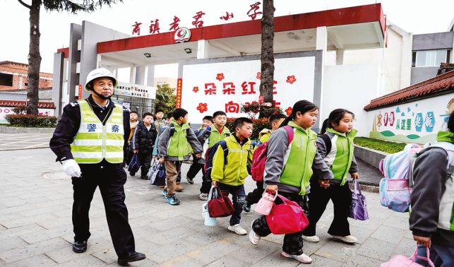 坚守初心担使命 实干笃行守公正