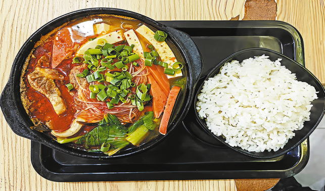砂锅烹佳肴 守住老味道
