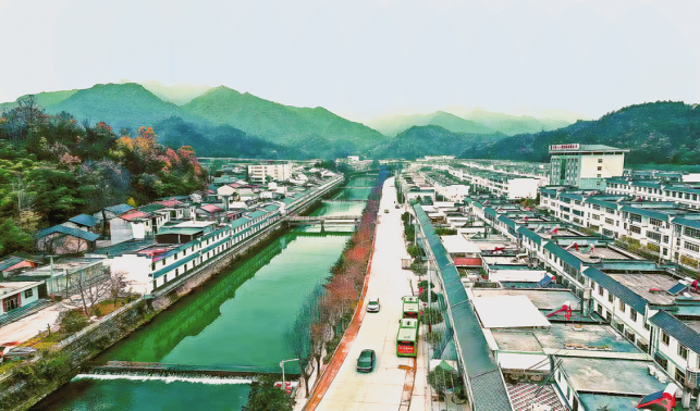 高坝店镇 枢纽小镇万象新