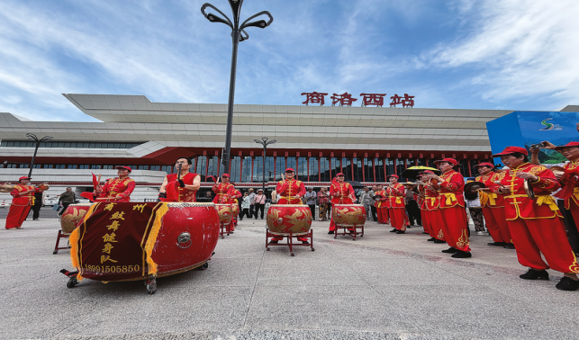中国康养之都闪亮登场国家高铁网络