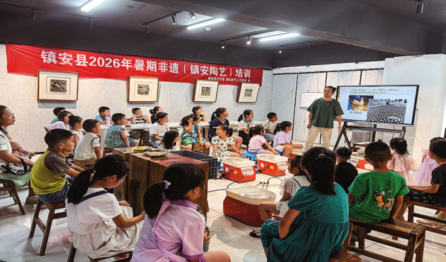 镇安举办青少年暑期陶艺兴趣培训班