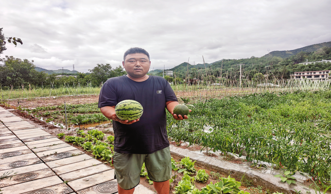 两岔河村 果蔬成熟引客来