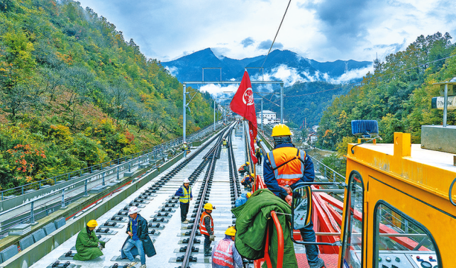 长龙穿秦岭大道向秦巴