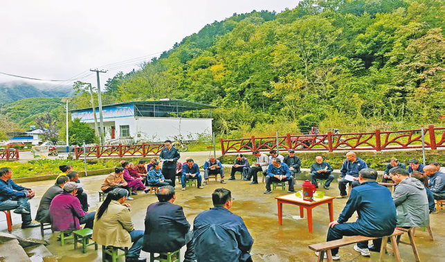 院落会上听民声 板凳席间解民忧