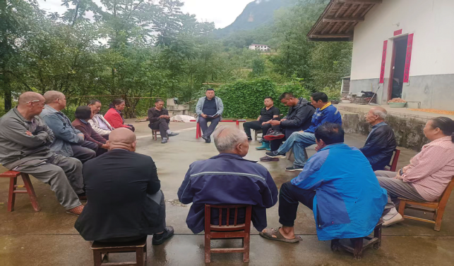 织密服务网 架起连心桥