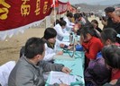 西安、洛南医务人员深入保安镇开展义诊活动